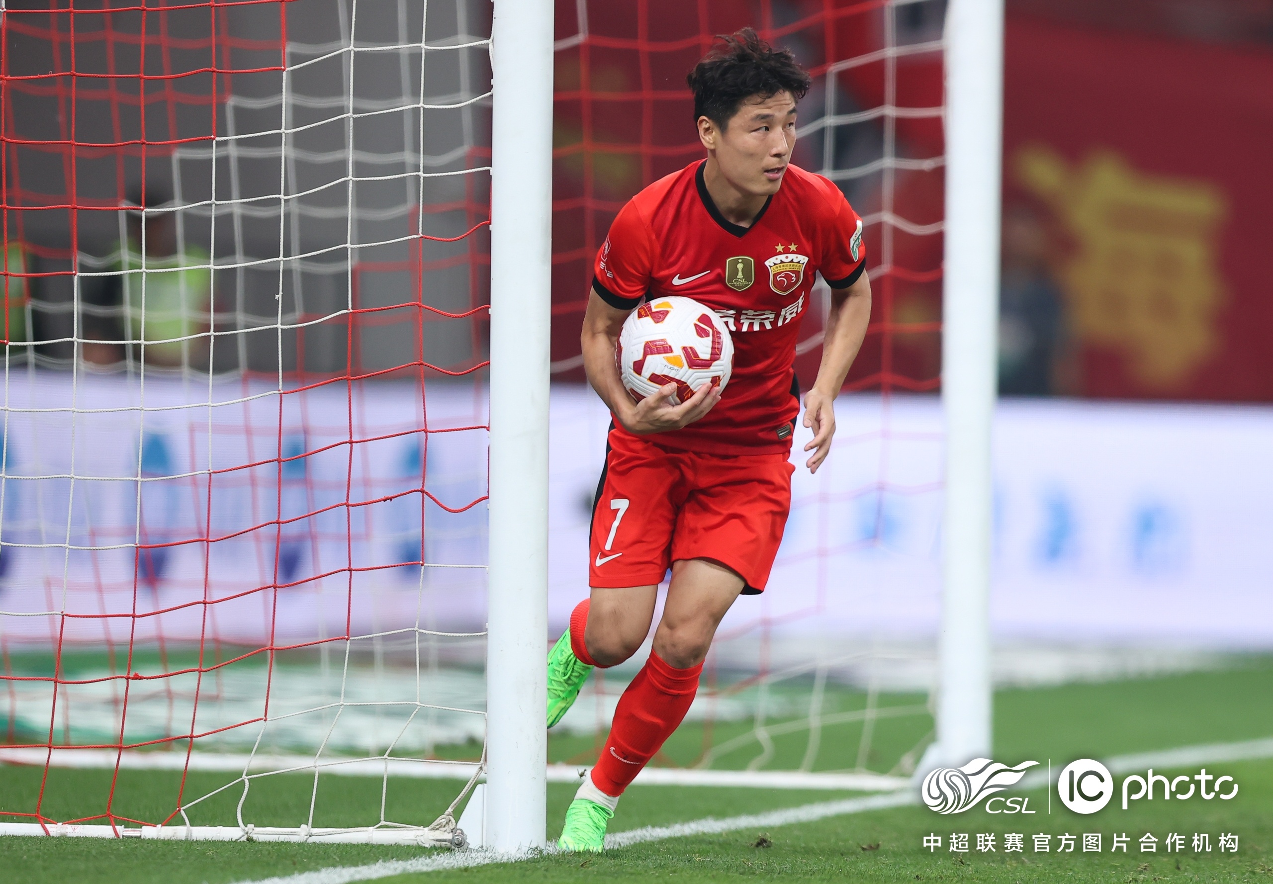 关于冲刺阶段上海海港备战英超，临场应变细节曝光，底气十足，控场能力受关注的信息