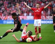 亚冠今晚再迎强敌，拜仁慕尼黑门线救险，主帅态度：悬念犹存，细节决定成败(慕尼黑被删在几分几秒)