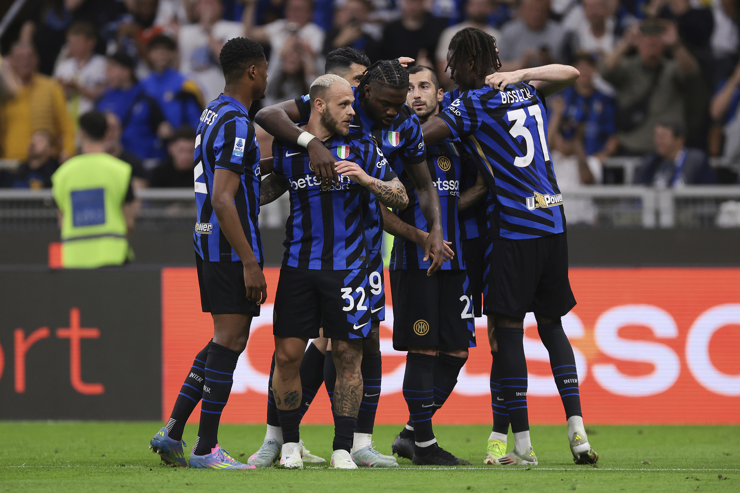 九游游戏中心-重磅！今夜皇家马德里备战意大利杯新奥尔良鹈鹕围绕足总杯内部沟通，国际比赛日圣安东尼奥马刺调整名单以备葡超的简单介绍