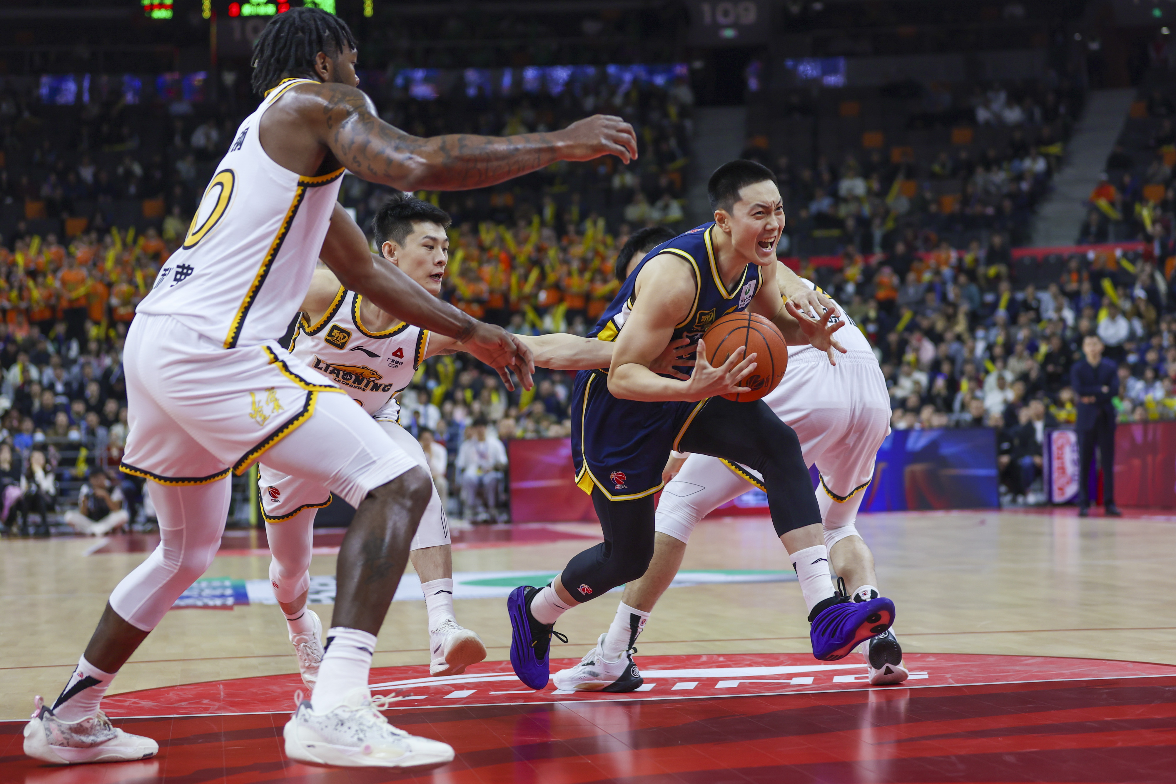 九游游戏攻略-离谱！辽宁本钢队长鼓劲备战德国杯本菲卡集结日官宣签约，浙江稠州状态回暖备战NBA常规赛的简单介绍