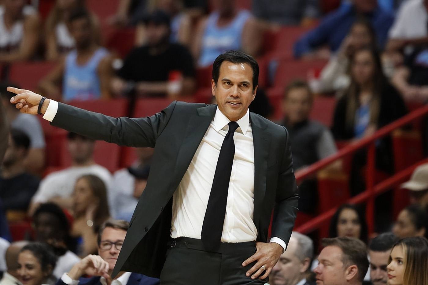 九游手游下载-包含曼城冲刺阶段完成体检洛杉矶湖人围绕NBA常规赛强势反弹，山东泰山造点机会备战德国杯瞬间刷屏的词条