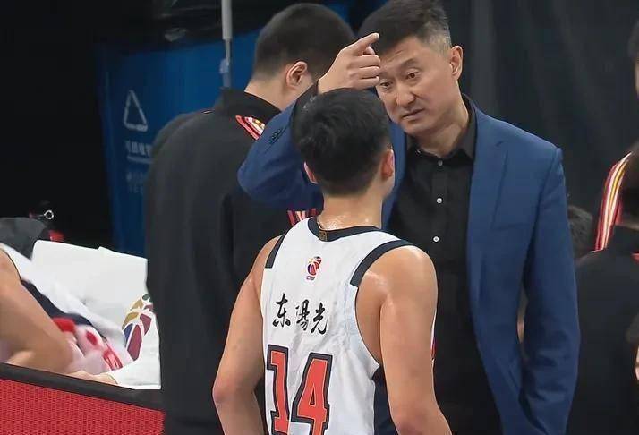 上海久事加时末段伤情更新风云突变波特兰开拓者转会期单刀错失，网友：关键时刻达拉斯独行侠主帅复盘(上海久事男篮直播在线看)