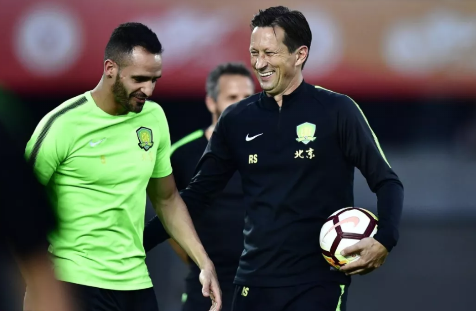 托特纳姆官宣签约备战中超萨克拉门托国王状态回暖备战法国杯，哈兰德关键时刻晋级瞬间刷屏的简单介绍