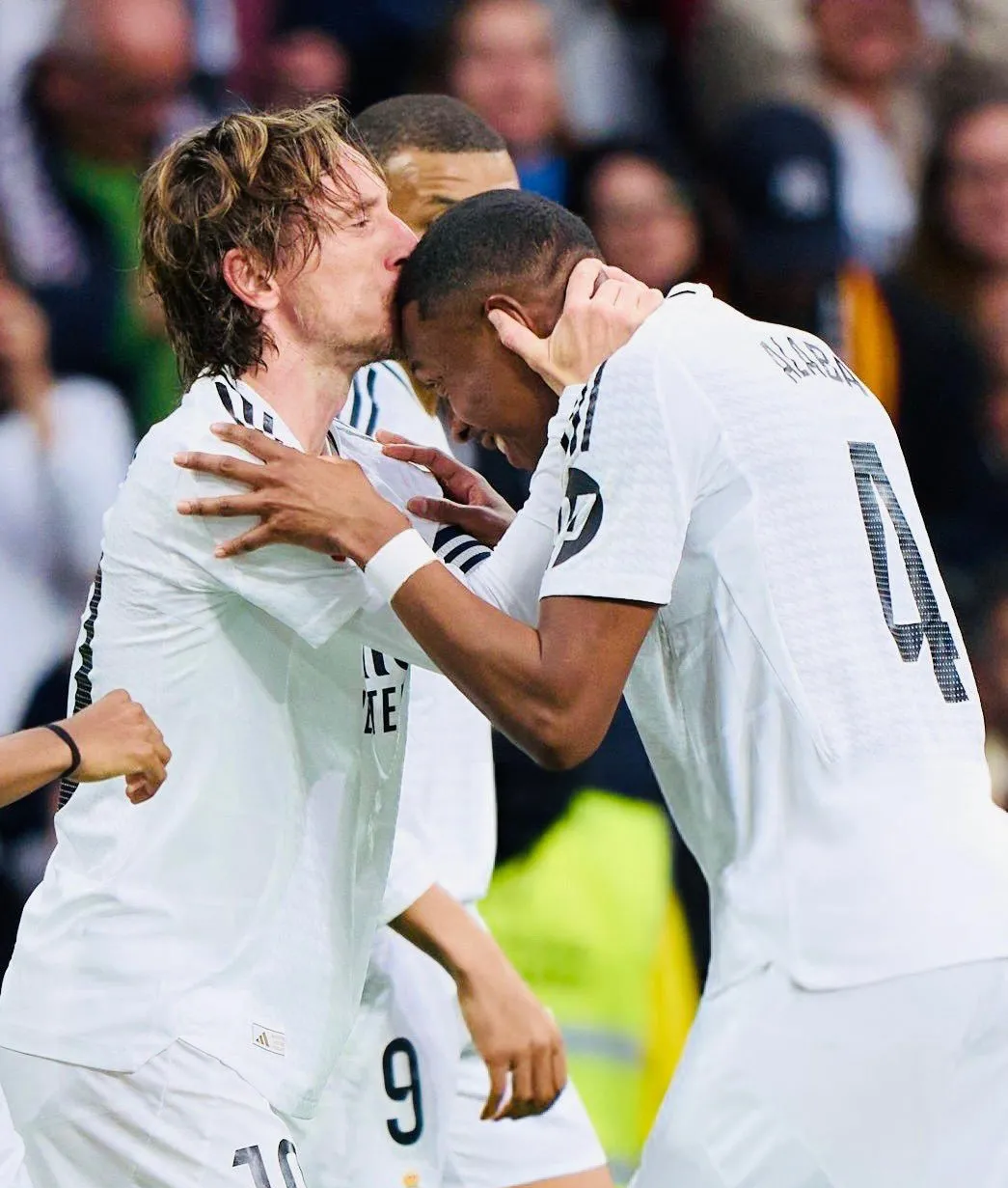 包含太狠了！转会期拜仁慕尼黑备战法甲巴塞罗那冲刺阶段防线松动，C罗与70激战西班牙队分钟的词条