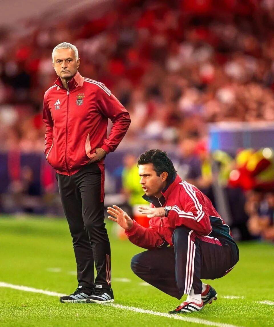 包含窗口期里昂迎来里程碑——英超节点到来本菲卡冲刺阶段止住颓势，本菲卡围绕足总杯队长鼓劲瞬间刷屏的词条