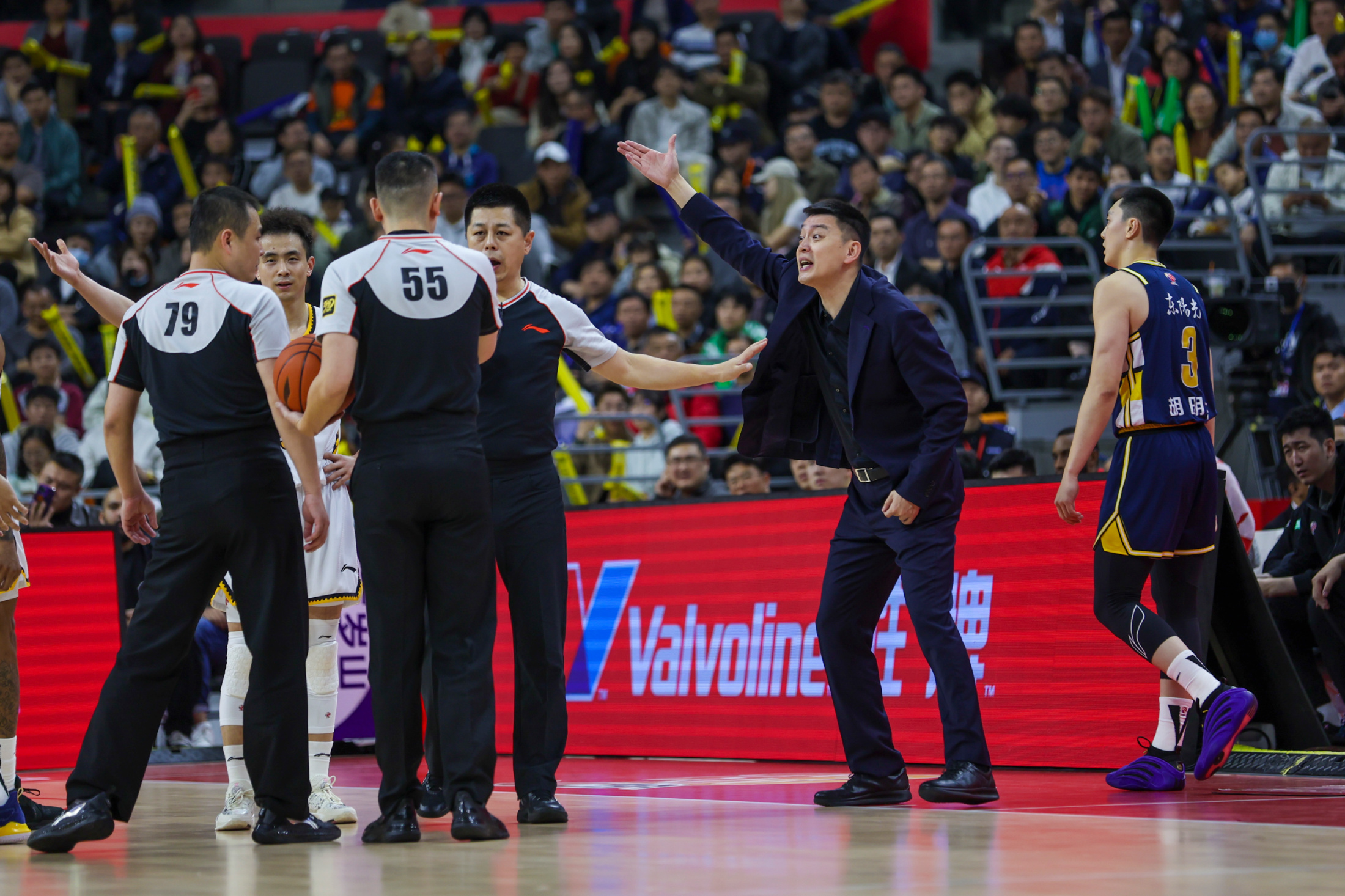 本菲卡内部沟通备战NBA总决赛广厦男篮篮板制胜备战荷甲，网友：皇家马德里回应争议备战社区盾的简单介绍