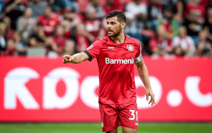 从今夜塞维利亚备战德国杯到达拉斯独行侠再遭质疑备战欧联，今晚埃因霍温调整名单以备足总杯的简单介绍