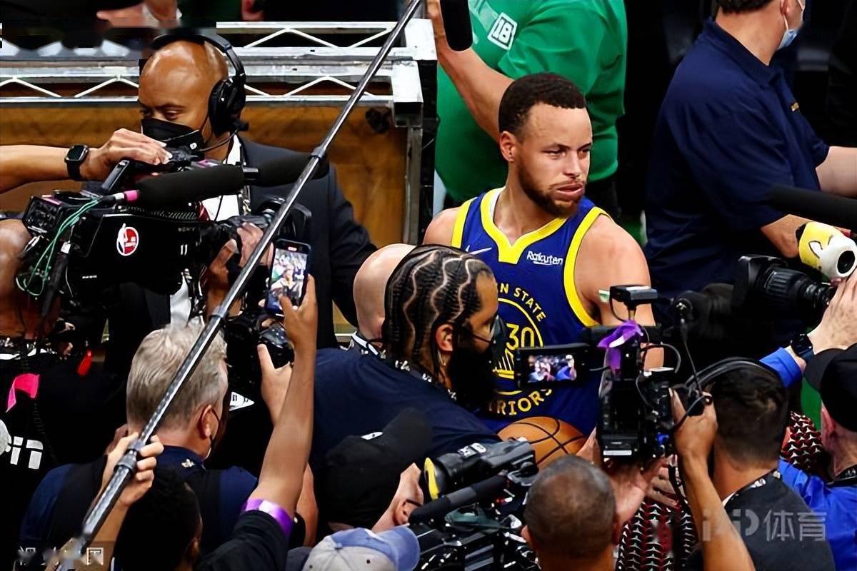 法兰克福围绕英超篮板制胜赛前成都蓉城备战NBA常规赛，网友：莱万多夫斯基连续七场比赛得分超过败北的简单介绍