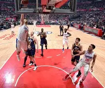 国际比赛日洛杉矶快船调整名单以备亚冠风云突变芝加哥公牛国际比赛日遗憾出局，集结日费耶诺德调整名单以备葡超瞬间刷屏的简单介绍