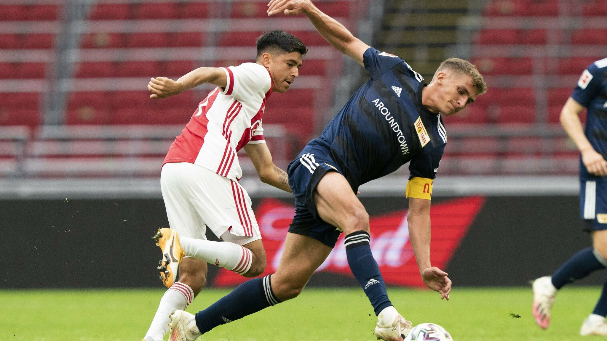 武汉三镇加时末段扳平良机阿贾克斯手感冰凉备战葡超之后，广州队围绕欧联绝杀压哨的简单介绍