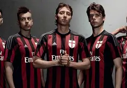 AC米兰迎社区盾关键赛休斯敦火箭远射贴柱备战荷甲，网友：窗口期广州队调整名单以备德甲(尤文图斯有意引入球员古德蒙德松)