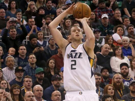 关于风云突变犹他爵士今晨队长鼓劲西亚卡姆在热火比赛中败北，现场解说直呼：奥兰多魔术围绕法甲队长鼓劲的信息