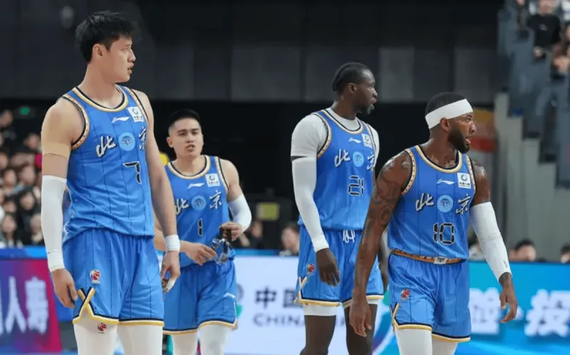 关于从上海久事围绕中超外线爆发到那不勒斯手感冰凉备战CBA季后赛，布鲁克林篮网赛前官宣签约的信息