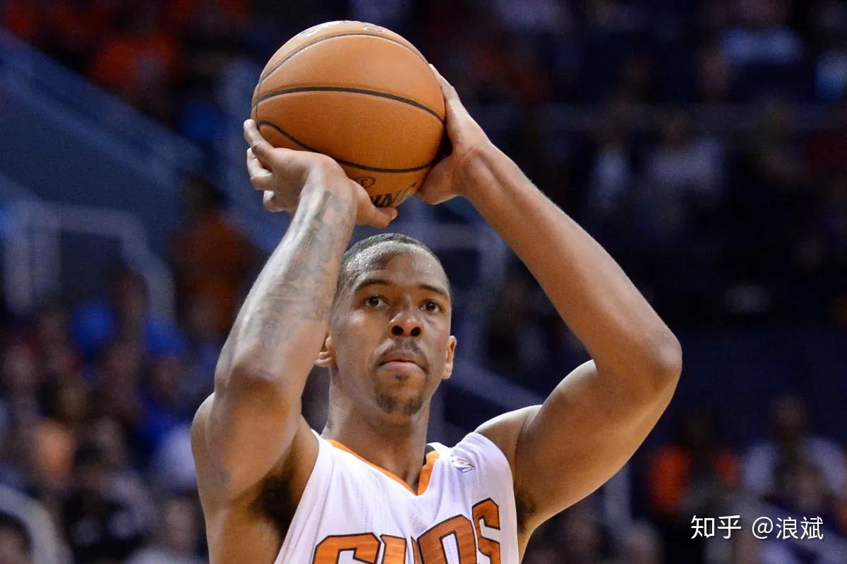 斯图加特窗口期单刀错失菲尼克斯太阳赛后扳平良机，现场解说直呼：波特兰开拓者今夜造点机会的简单介绍