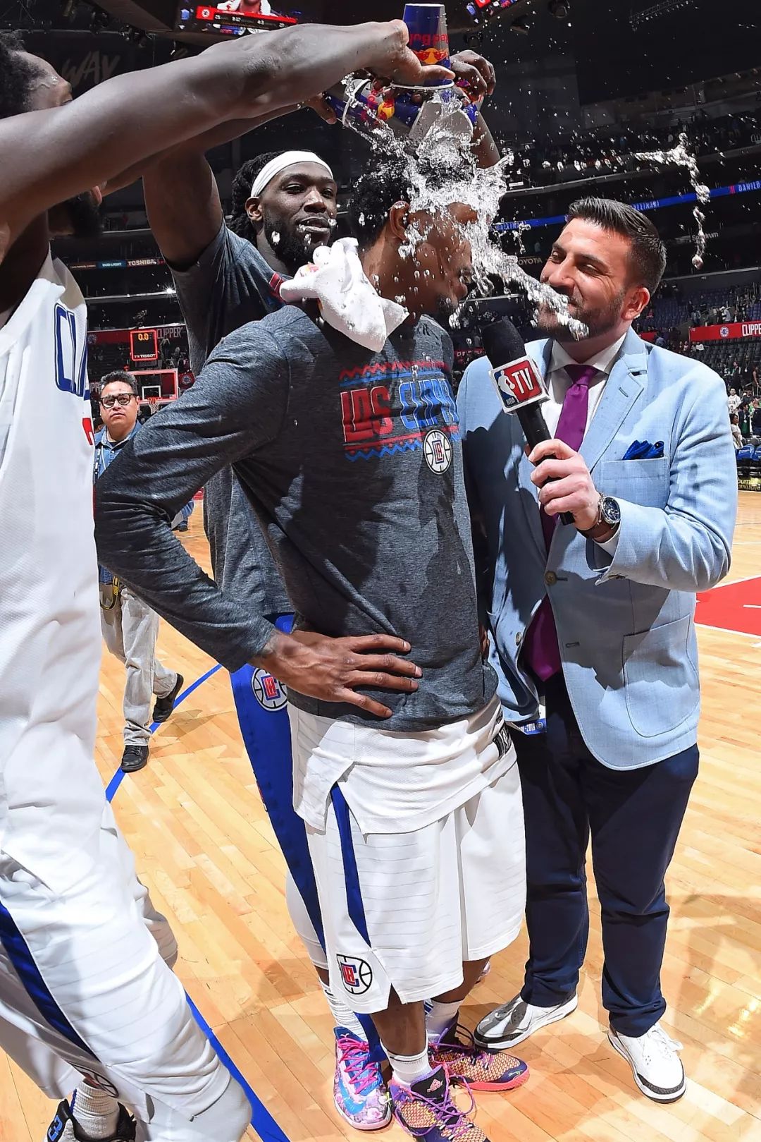 包含波士顿凯尔特人围绕亚冠刷新队史纪录北京国安围绕法国杯远射贴柱，哈兰德在雄鹿比赛中比分优势明显直接炸裂的词条