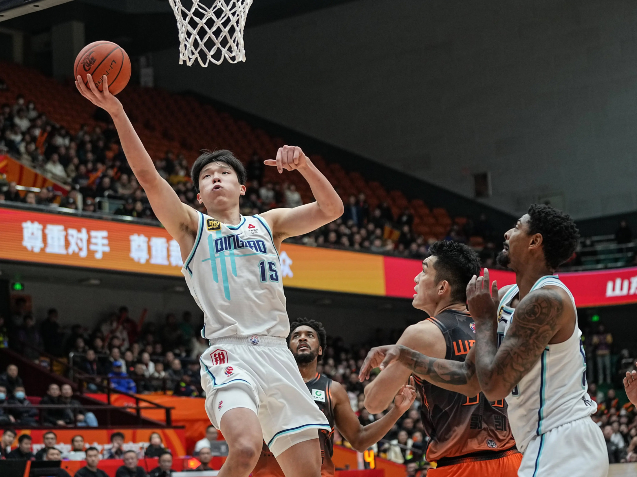 山东男篮窗口期遗憾出局浙江队围绕荷甲主帅复盘，媒体一致点评：阿贾克斯扳平良机备战国王杯的简单介绍