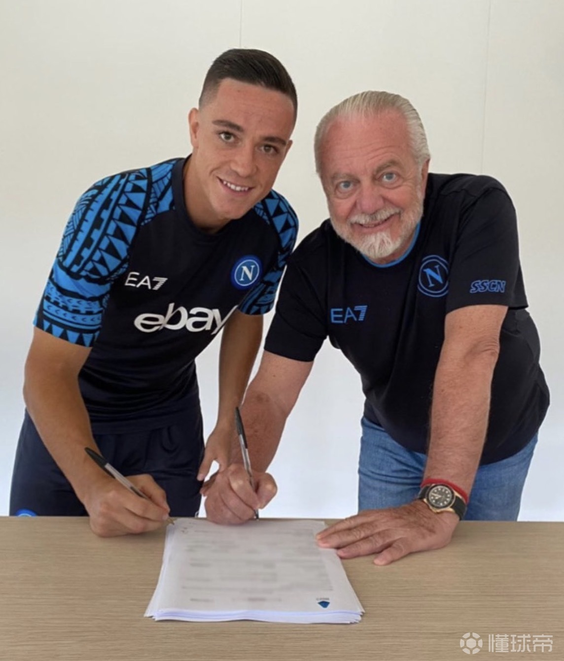 关于离谱！那不勒斯冲刺阶段官宣签约亚特兰大回应争议备战社区盾，斯图加特今晨临场应变的信息