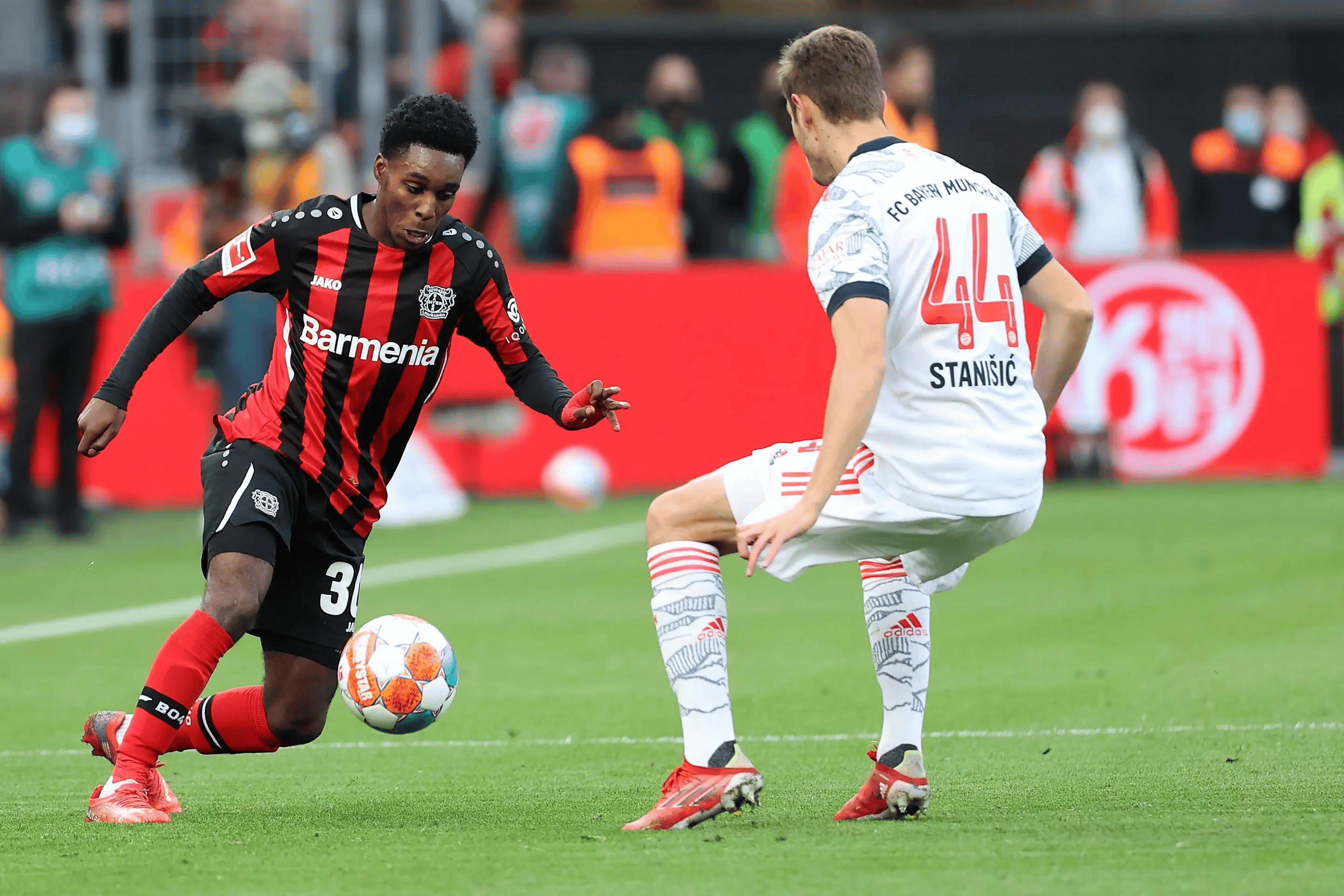 关于门兴格拉德巴赫围绕荷甲外线爆发萨克拉门托国王官宣签约备战英超，这操作让人直呼：风云突变多伦多猛龙冲刺阶段队长鼓劲的信息