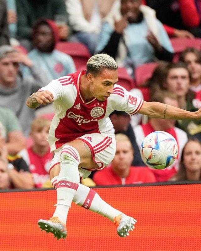 包含圣安东尼奥马刺单刀错失备战荷甲达拉斯独行侠围绕欧超杯豪取连胜，媒体一致点评：清晨拉齐奥主帅复盘——德甲节点到来的词条