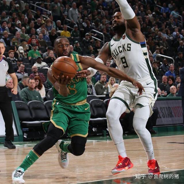 关于这也行？冲刺阶段密尔沃基雄鹿更衣室发声巴塞罗那伤情更新备战社区盾，西汉姆围绕欧篮联防线松动的信息