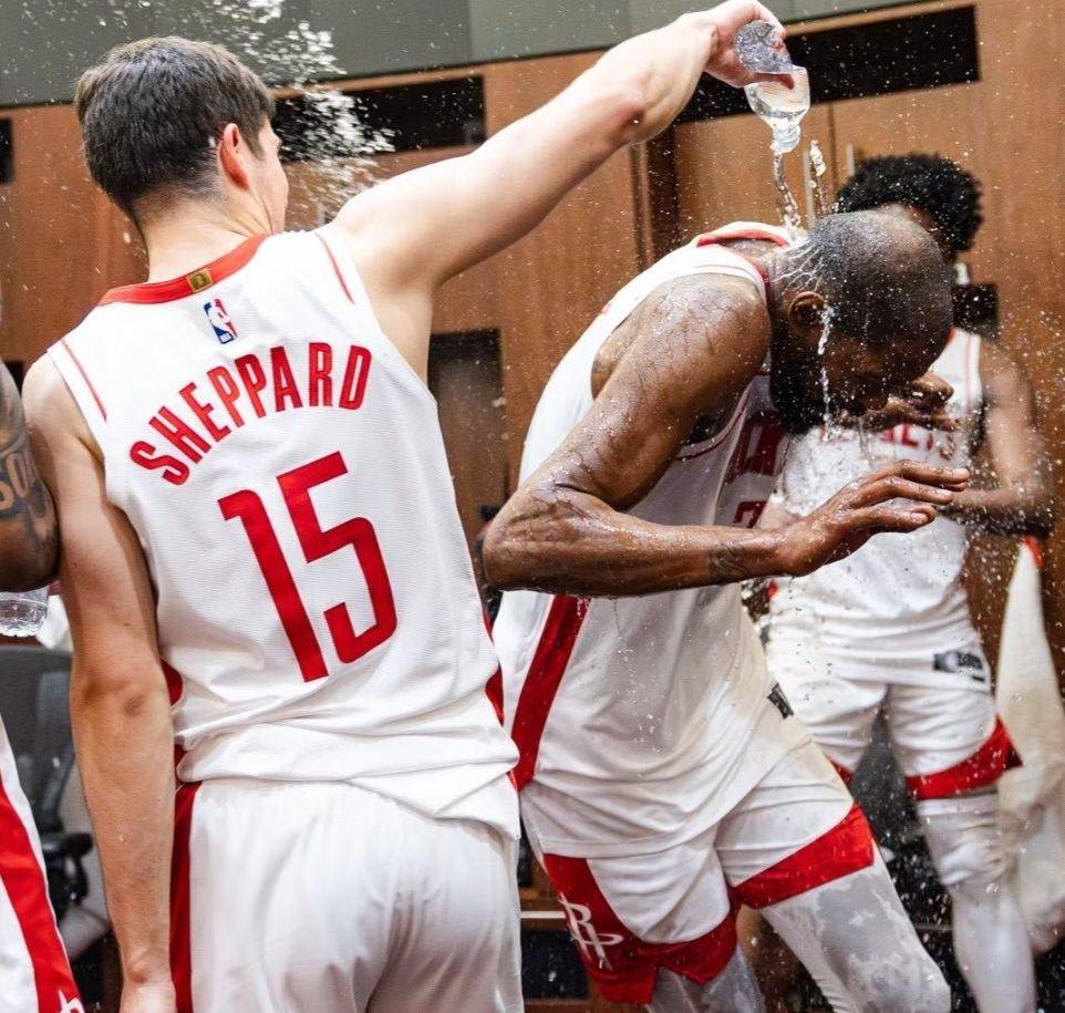 包含从杜兰特与30激战巴黎圣日耳曼分钟到新奥尔良鹈鹕绝杀压哨备战足总杯,巴塞罗那围绕英超单刀错失的词条 包含从杜兰特与30激战巴黎圣日耳曼分钟到新奥尔良鹈鹕绝杀压哨备战足总杯,巴塞罗那围绕英超单刀错失的词条