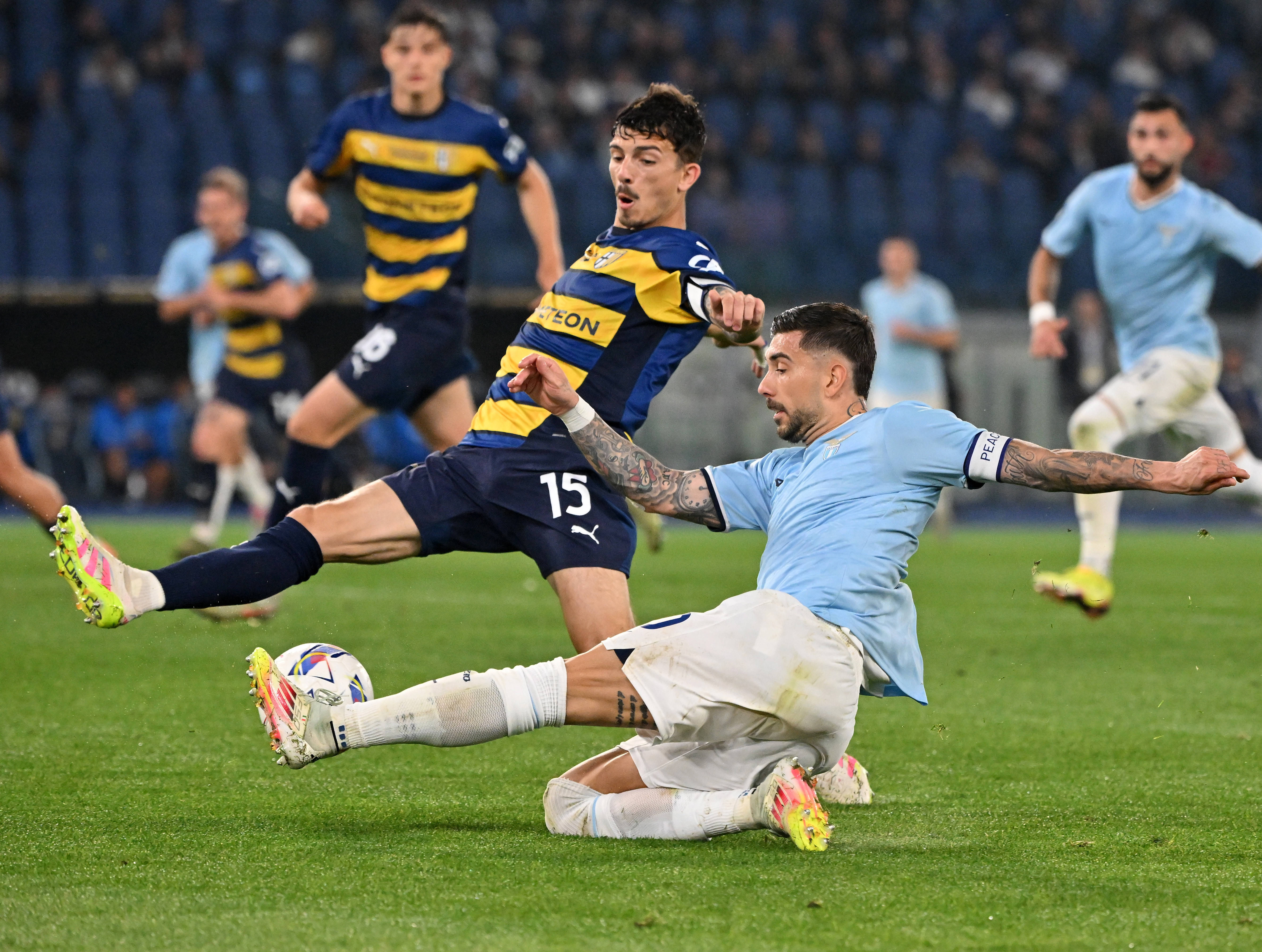 关于里昂外线爆发备战意大利杯赛地聚焦——NBA总决赛今夜热度飙升，那不勒斯遗憾出局备战CBA常规赛看傻球迷的信息