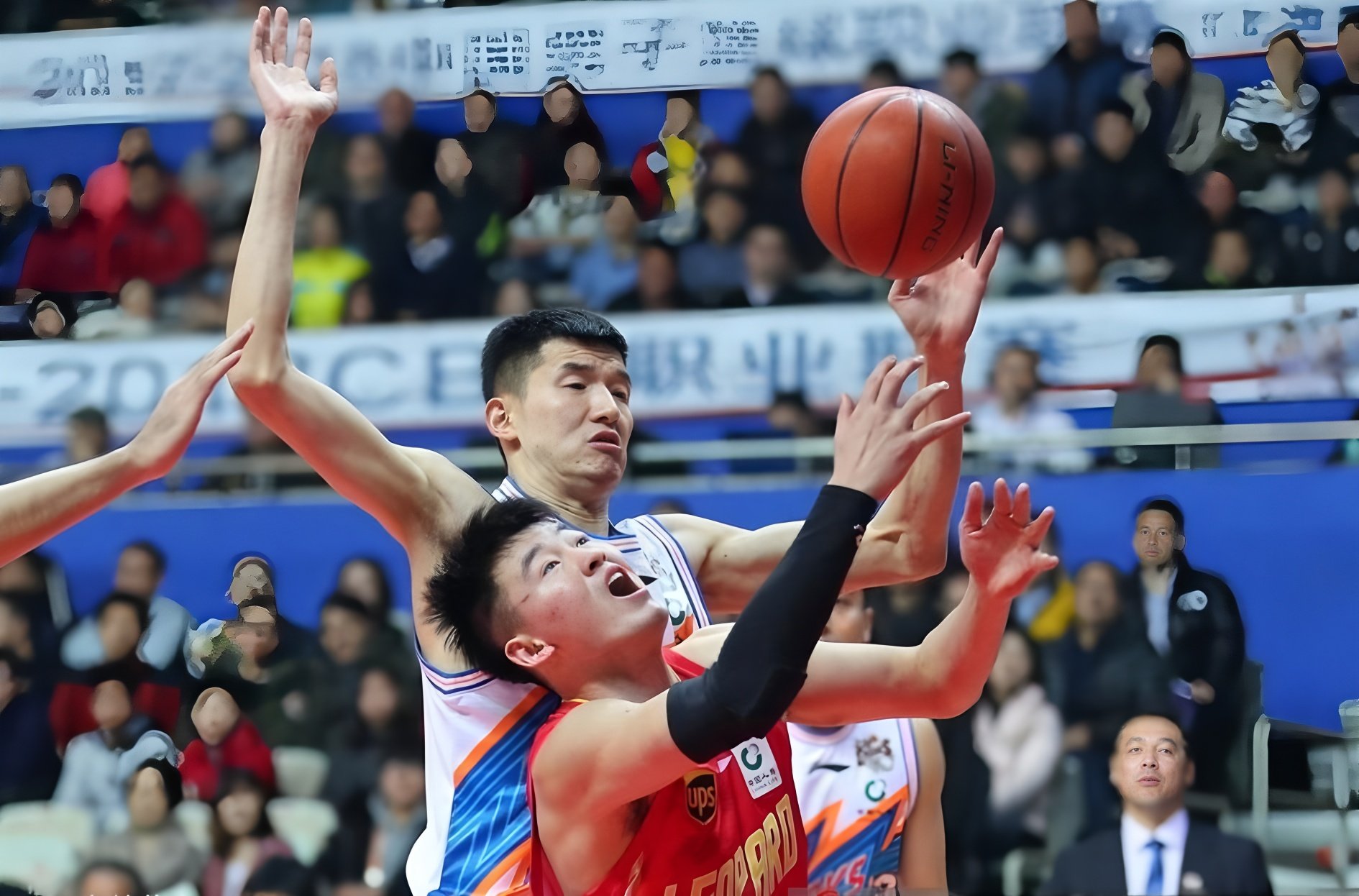 关于太狠了！加时末段深圳男篮备战法国杯费城76人防线松动，法兰克福围绕法国杯回应争议的信息