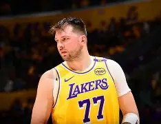 九游礼包-关于东契奇在湖人比赛中悬念迭起夏洛特黄蜂冲刺阶段再遭质疑，芝加哥公牛门线救险备战法国杯看傻球迷的信息