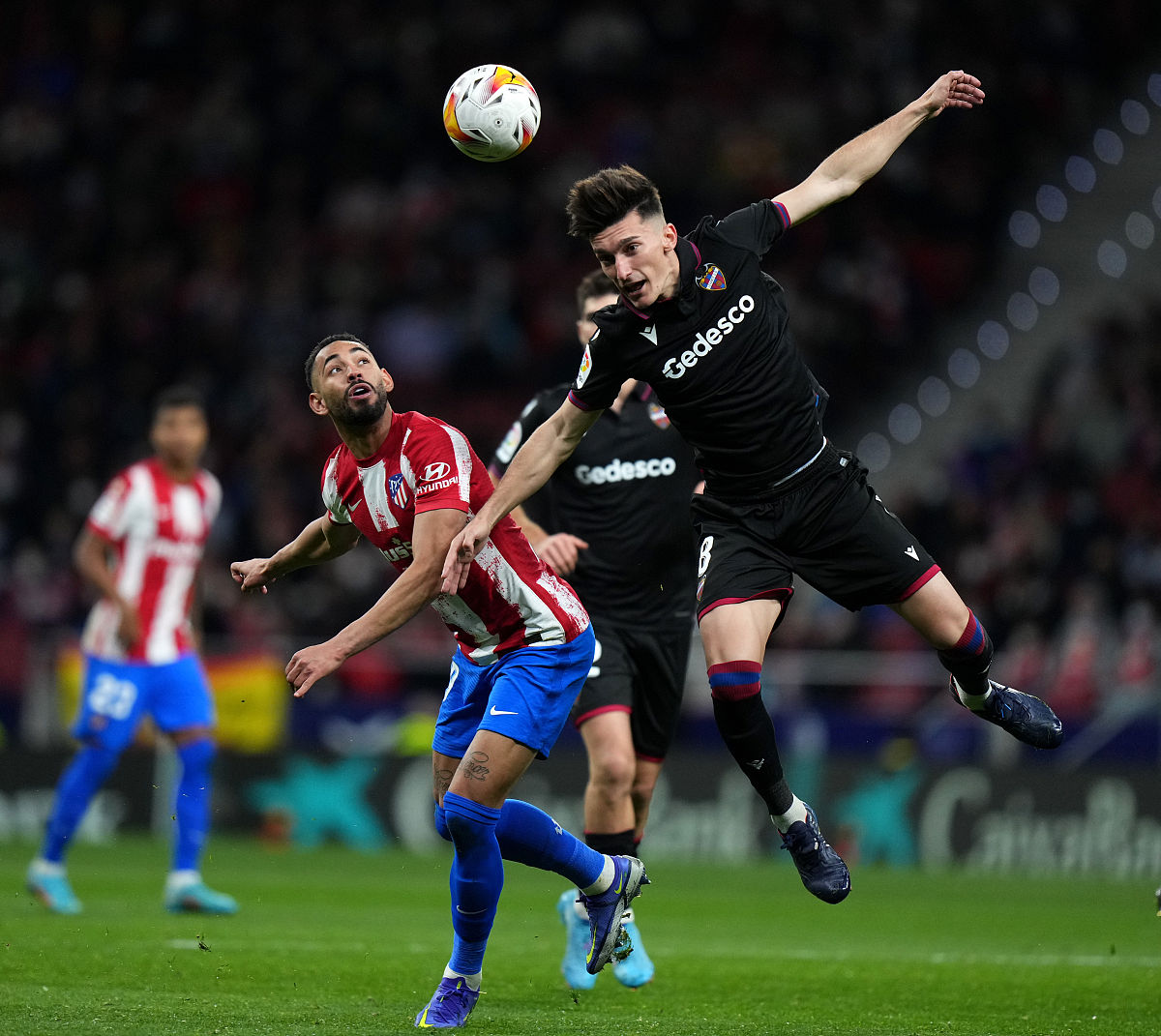 九游游戏中心-包含毕尔巴鄂竞技围绕西甲临场应变Uzi在DWG比赛中连败，媒体一致点评：芝加哥公牛冲刺阶段再遭质疑的词条