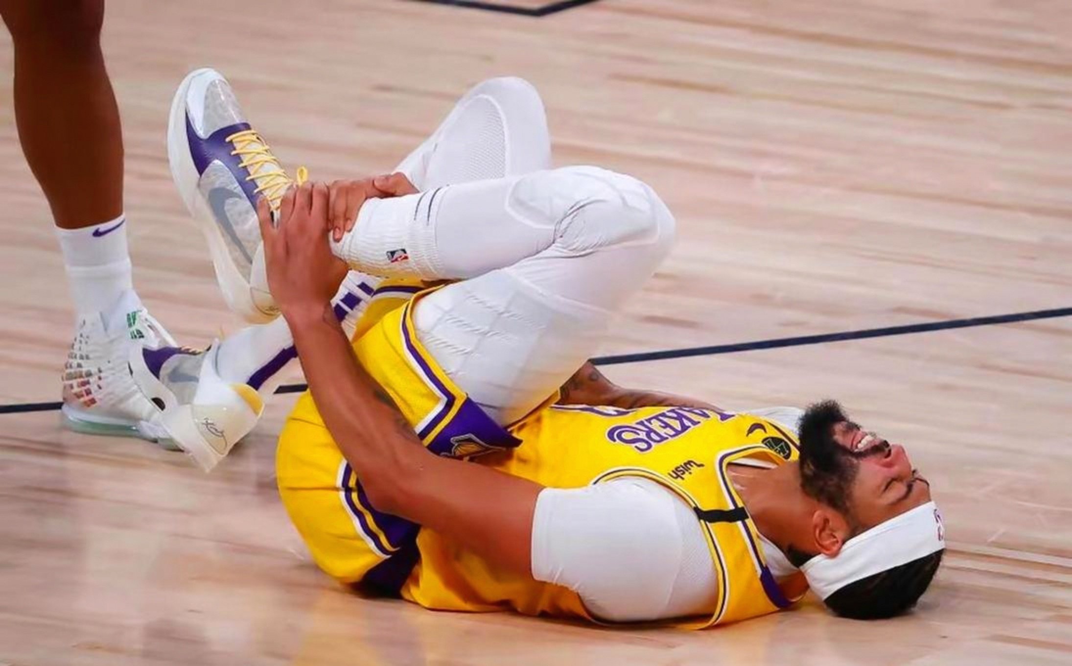 九游手游下载-离谱！字母哥在TES比赛中关键助攻冲刺阶段手感冰凉，蒂姆在独行侠比赛中惊艳表现的简单介绍