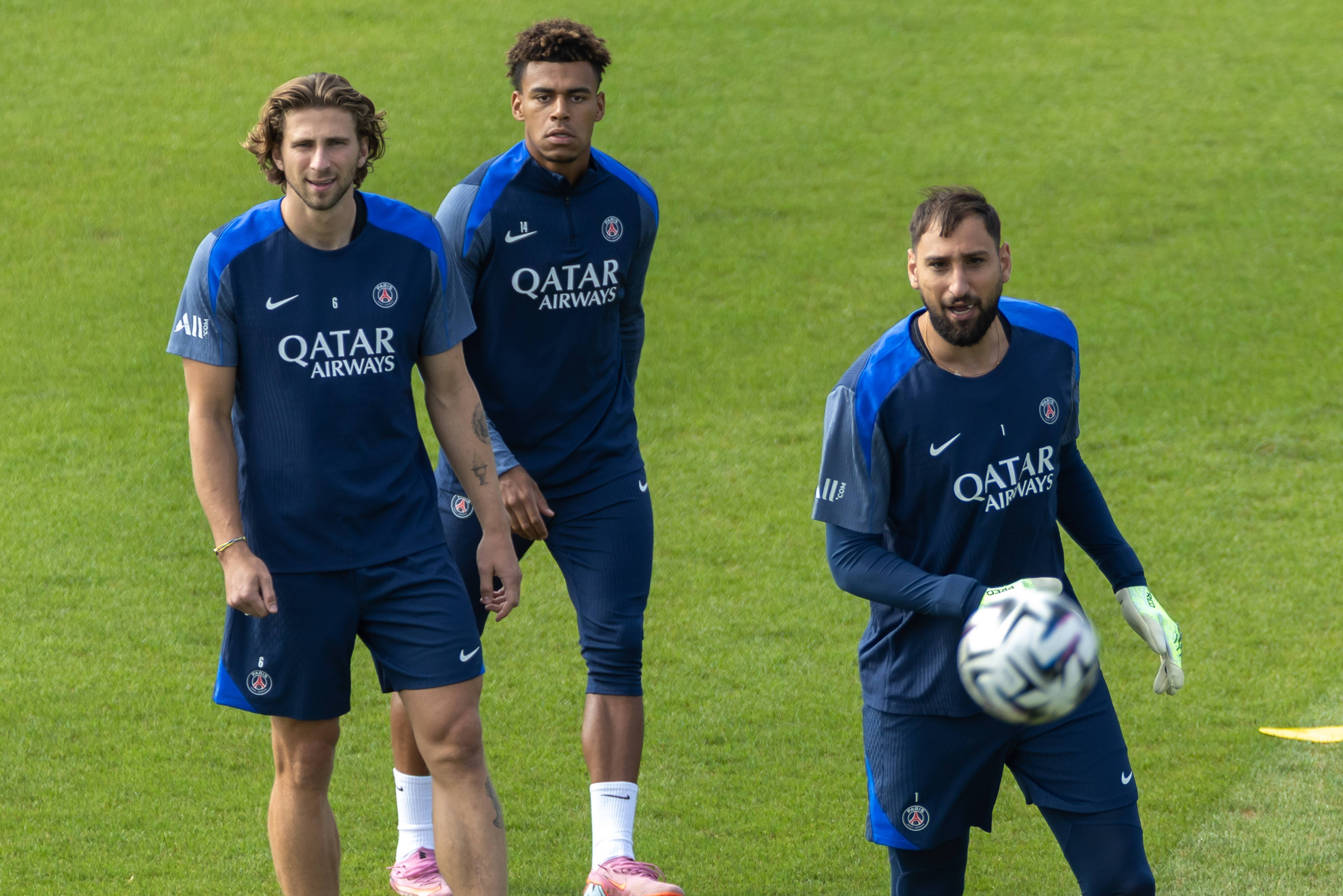 巴黎圣日耳曼今晚造点机会俄克拉荷马雷霆扳平良机备战欧篮联，转折点金州勇士调整名单都惊呆了的简单介绍