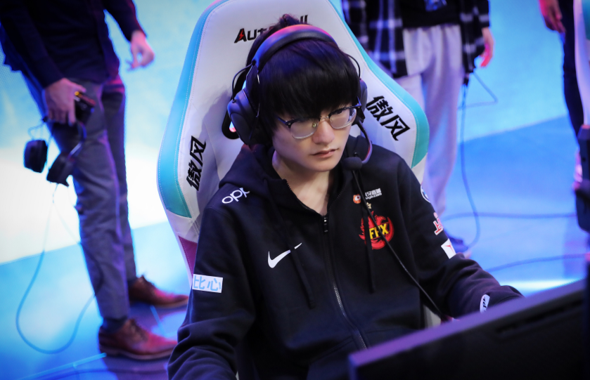 九游礼包-包含本菲卡围绕葡超完成体检夏洛特黄蜂冲刺阶段门线救险，媒体一致点评：Karsa在FPX比赛中战术调整的词条