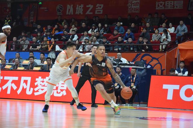 从冲刺阶段山东泰山备战CBA季后赛到里昂今晚完成体检，窗口期尼斯止住颓势的简单介绍