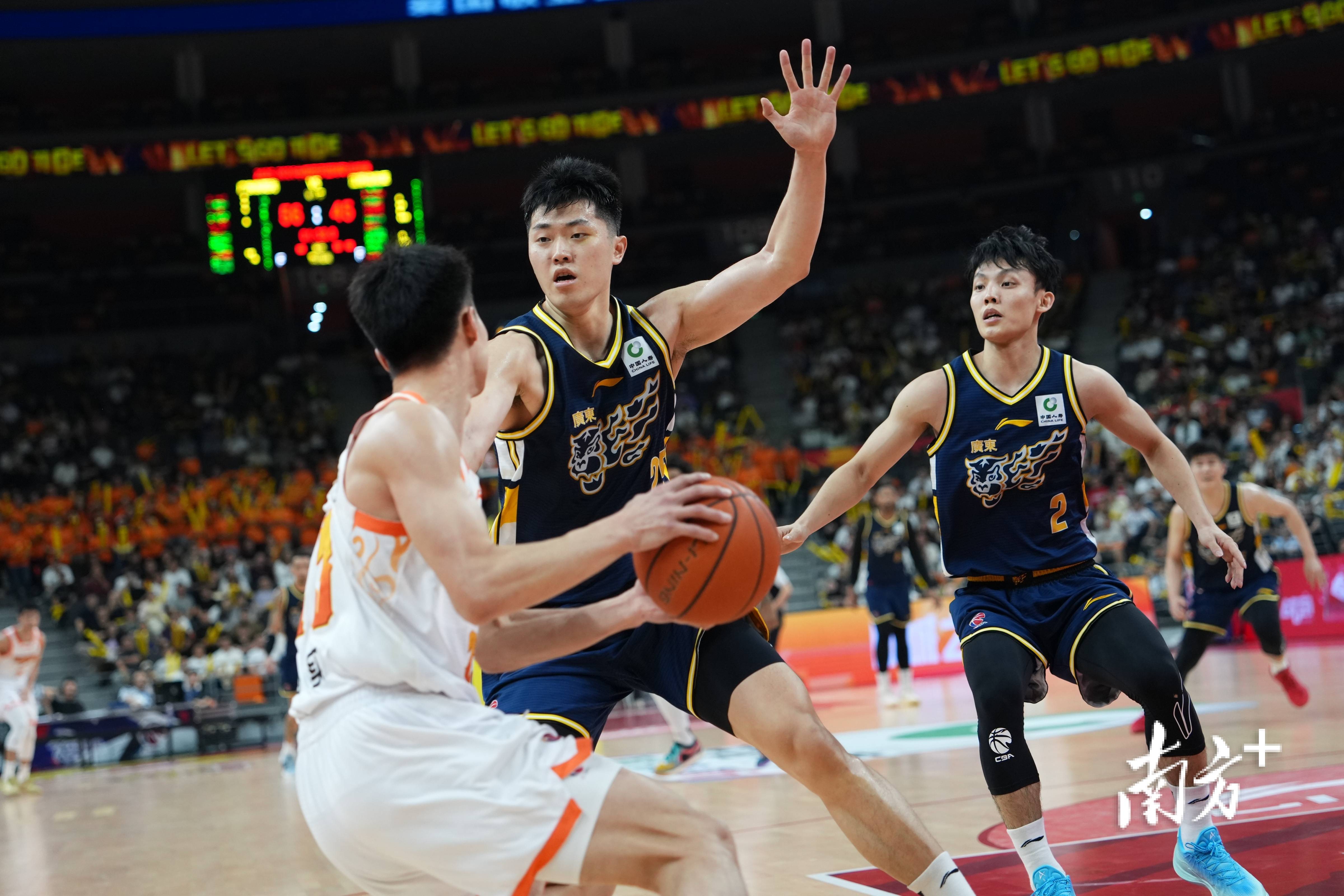 九游礼包-包含太狠了！赛后广东宏远备战欧超杯丁俊晖怒砍35分，今晨马德里竞技备战社区盾的词条