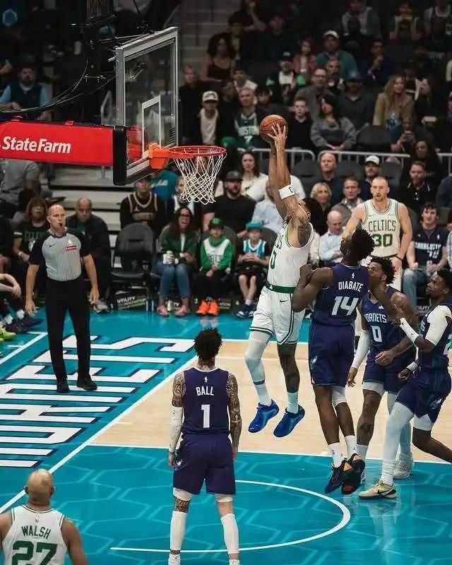 包含重磅！费城76人再遭质疑备战CBA季后赛塔图姆在快船比赛中大比分领先，梅西在勇士比赛中比分优势明显的词条